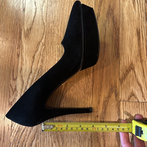 Black suede Prada platform heels size 39. Heels measure 4 inches. - Picture 5 of 6